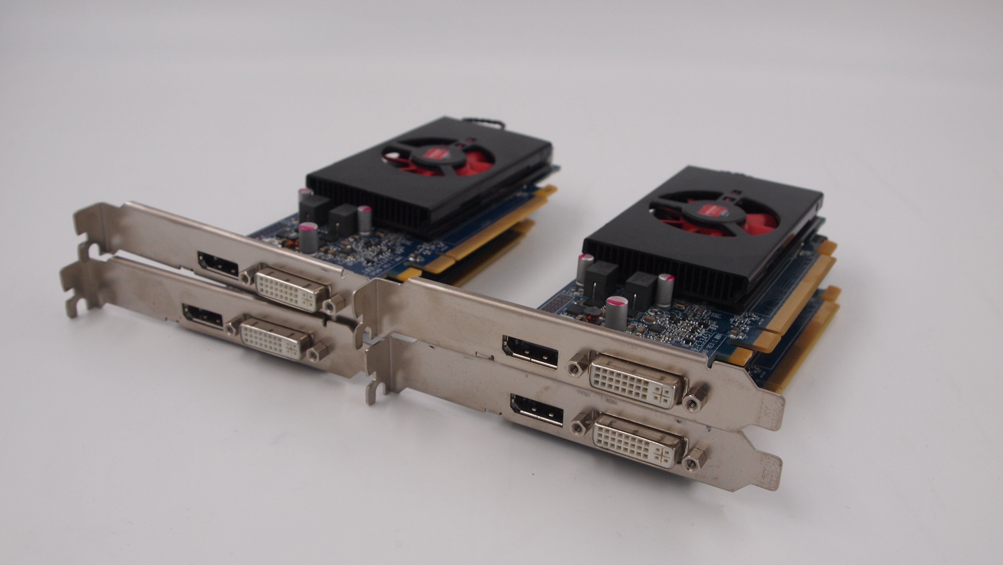 Lot of 4 AMD ATI Radeon HD 1322-00k0000 1GB PCIe DVI DP Video Card Secondary image